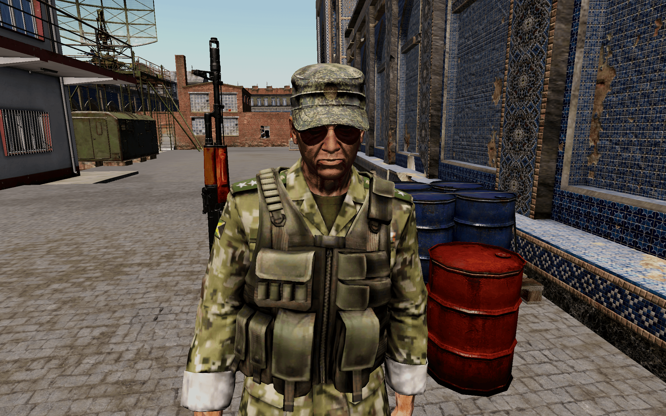 Arma 3 游戏截图:武装人员在城镇街区警戒